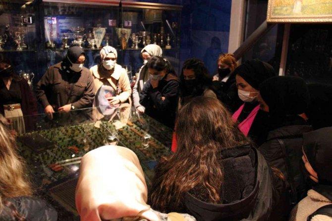 Moda Öğrencilerinden Kumaşın Tarihine Yolculuk