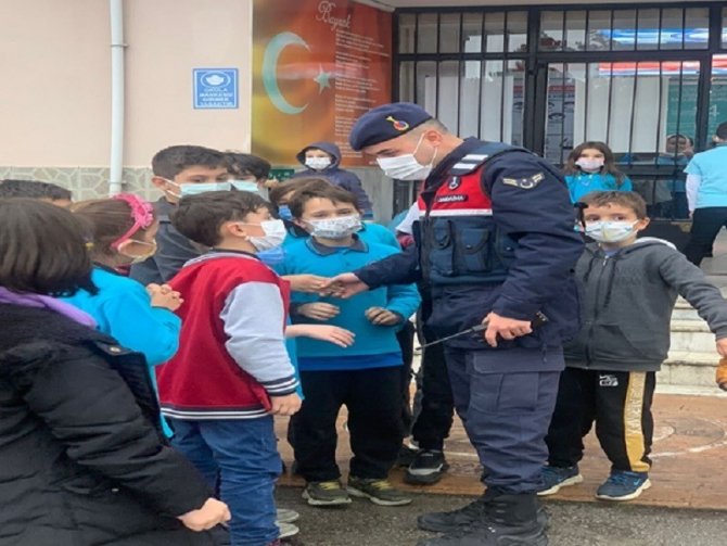 Okul Çevreleri Ve Servis Araçlarında Denetim: 32 Şahıs Yakalandı