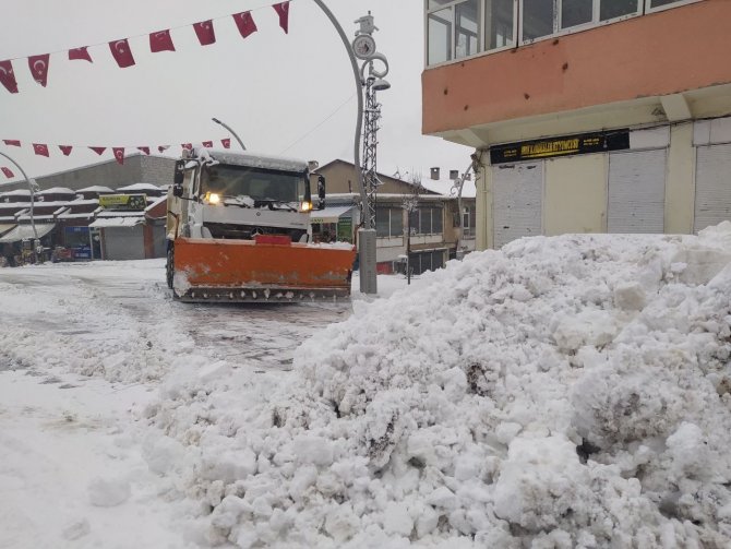 Başkale’de 43 Yerleşim Yerinin Yolu Ulaşıma Kapandı