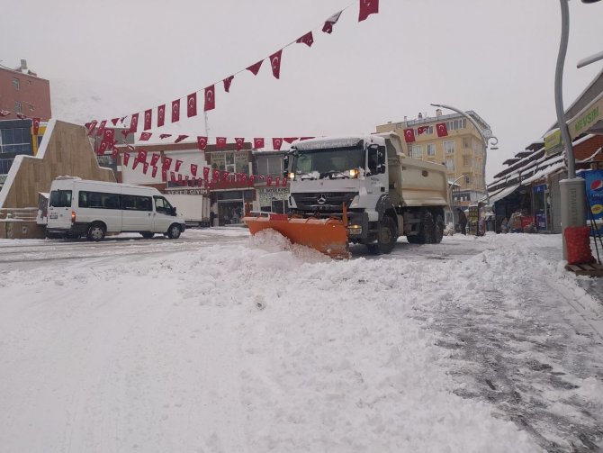Başkale’de 43 Yerleşim Yerinin Yolu Ulaşıma Kapandı
