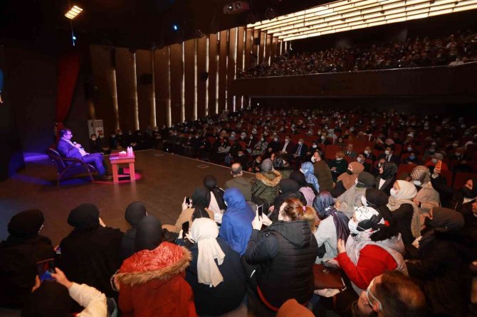 Hayati İ̇nanç Adapazarı’nda Sevenleriyle Buluştu