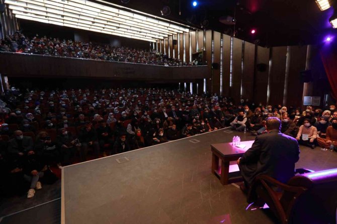Hayati İ̇nanç Adapazarı’nda Sevenleriyle Buluştu
