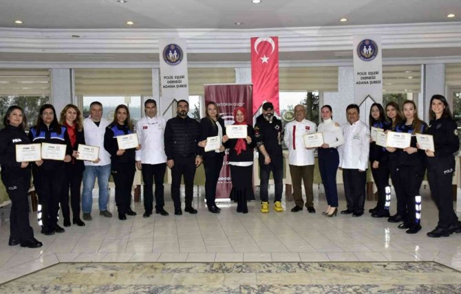 Kadın Polisler, Şeflerle Bekmek Yaptı