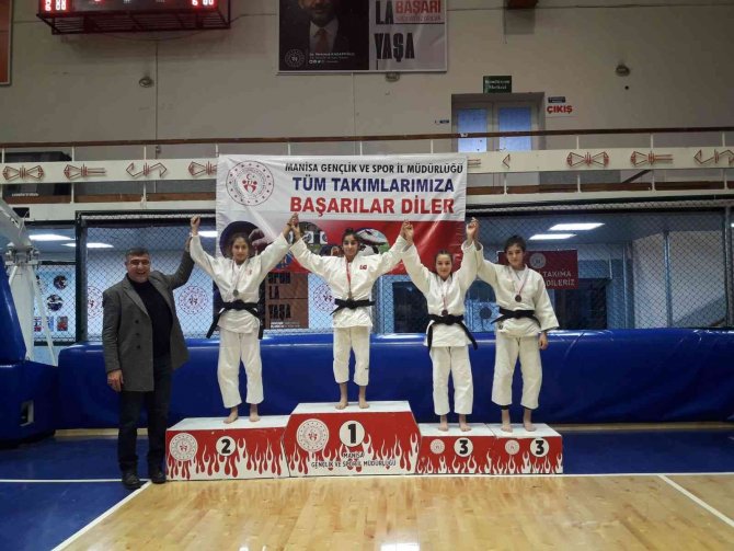 Yunusmereli Judocular 18 Madalyayla Ankara Biletini Aldı