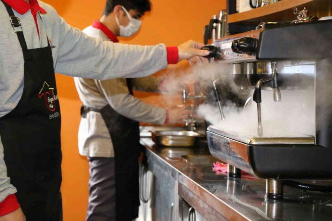 Beyaz Kalpler’de Barista Kursu Başladı