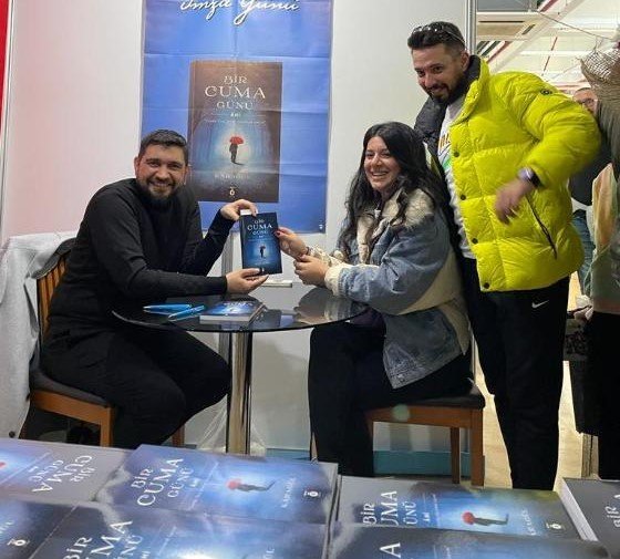 Bir Cuma Günü Kitabı Fuarlarda Yoğun İlgi Görüyor