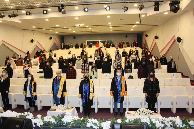 Beyaz Önlüklerini Törenle Giydiler