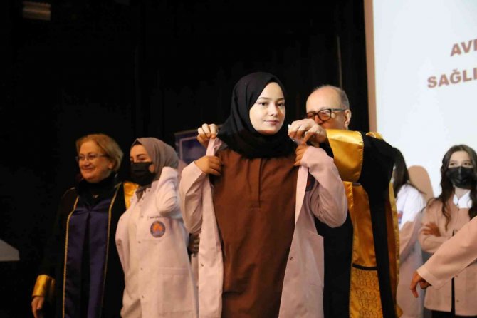 Beyaz Önlüklerini Törenle Giydiler