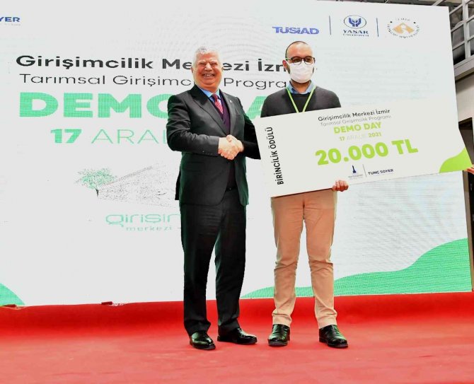 ’Girişimcilik Merkezi İ̇zmir’de İlk Ödüller Sahiplerini Buldu