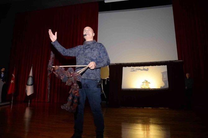 Karagöz Ve Hacivat Üniversitede