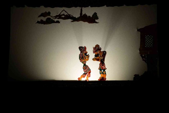 Karagöz Ve Hacivat Üniversitede