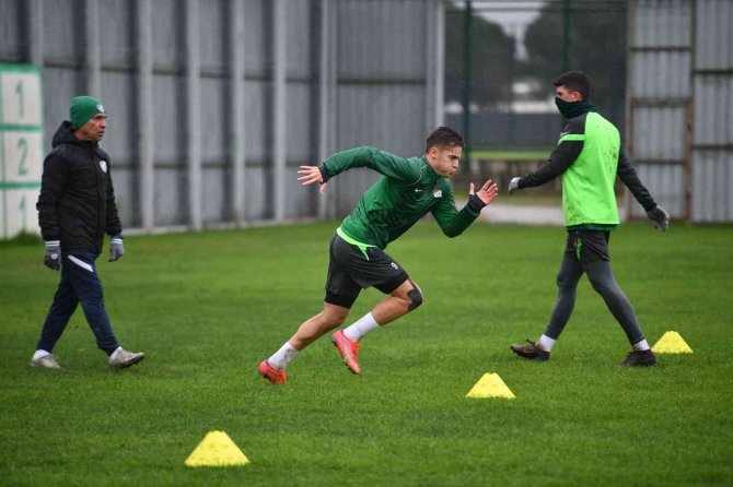 Bursaspor Şut Çalışmasıyla Hazırlıklarını Tamamladı - Yeşil-beyazlı Takım Otelde Kamp Yapacak