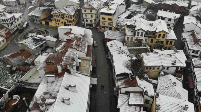 Kar Yağışı Tarihi Odunpazarı Bölgesini Beyaz Örtüyle Süslendi