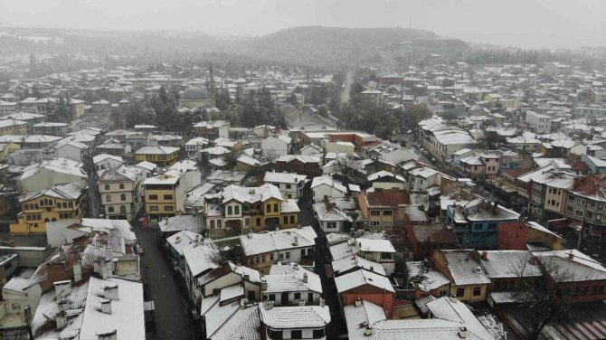 Kar Yağışı Tarihi Odunpazarı Bölgesini Beyaz Örtüyle Süslendi