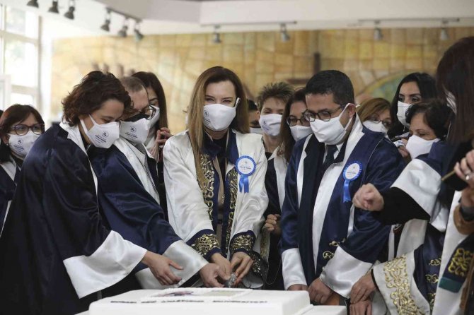 Deü, Araştırma Üniversitesi Başarısını Mensuplarıyla Paylaştı