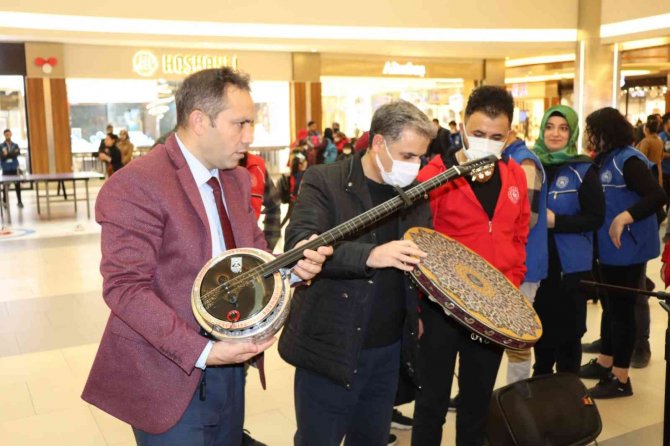 Gençler Hünerlerini Sergiledi