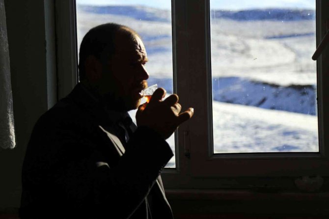 Çay İçmeye Doymuyor