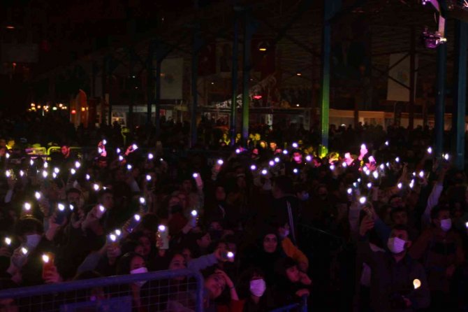 Dörtyol’da Vatandaşlar Ünlü Müzik Grubu “Gripin” İle Coştu
