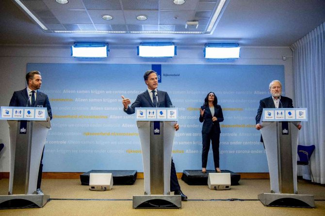 Hollanda Yılbaşı Öncesi Kapanmaya Gitti