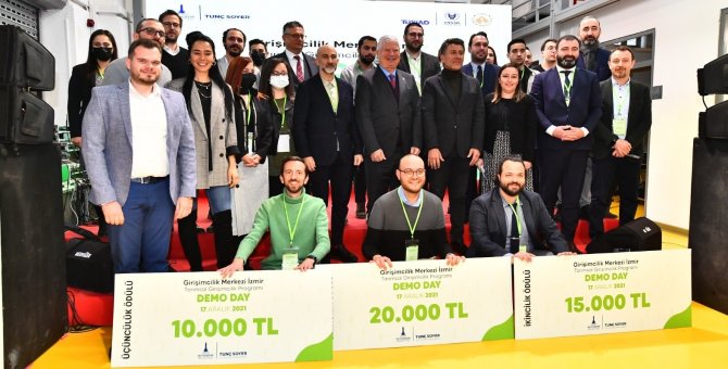 ’Girişimcilik Merkezi İ̇zmir’de İlk Ödüller Sahiplerini Buldu