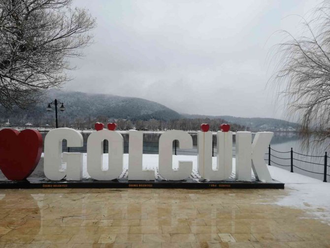 İ̇zmir’in İlçelerine Mevsimin Karı Düştü