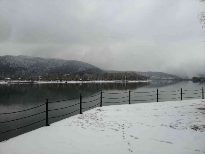 İ̇zmir’in İlçelerine Mevsimin Karı Düştü