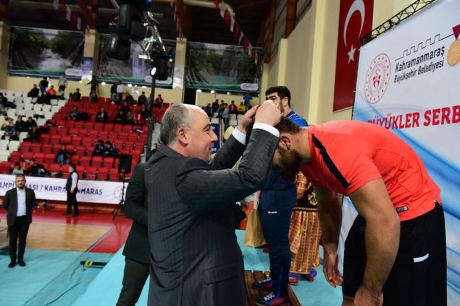 Kahramanmaraş’ta Türkiye Büyükler Serbest Güreş Şampiyonası Coşkusu