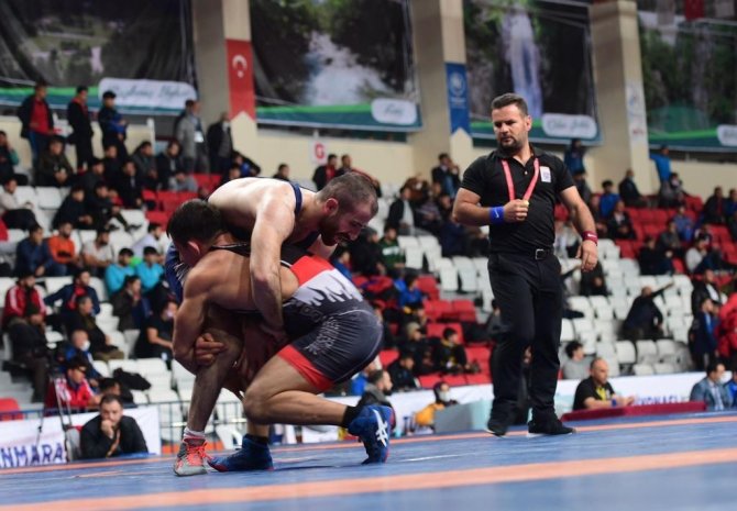 Kahramanmaraş’ta Türkiye Büyükler Serbest Güreş Şampiyonası Coşkusu