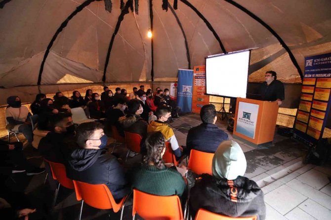 "Var Olmanın Dijital Yolculuğu” Dijital Sanat Sergisi Sona Erdi