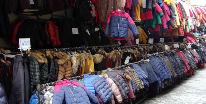 Geciken Kış Kapıya Dayandı, Mont Satışlarını Patladı