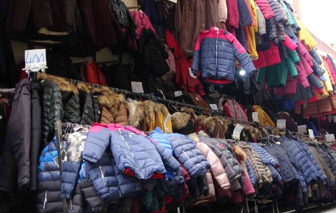 Geciken Kış Kapıya Dayandı, Mont Satışlarını Patladı