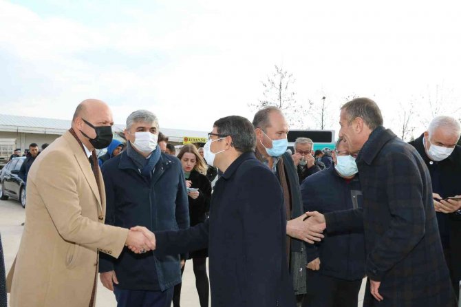 Şehzadeler’de Üreticilere Meyve Fidanı Dağıtıldı