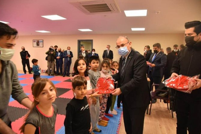 Vali Karadeniz: "Değerli Zamanlar Projesi Öğrencilere Katkı Sağlayacak"