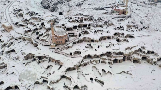 Kayaşehir Beyaza Büründü