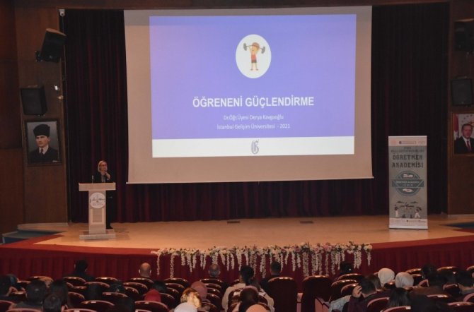 Öğretmenlere "Öğreneni Güçlendirme" Konulu Konferans Verildi