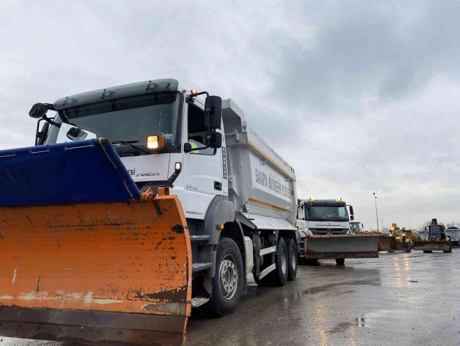 Sakarya Büyükşehir, 52 Araç Ve 88 Personelle Karla Mücadeleye Hazır