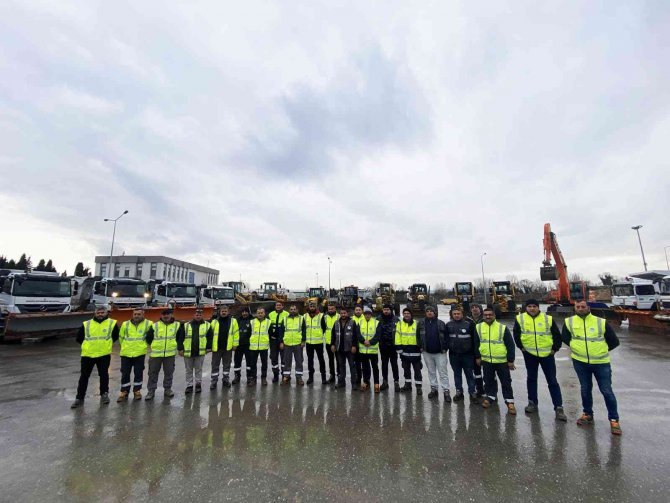 Sakarya Büyükşehir, 52 Araç Ve 88 Personelle Karla Mücadeleye Hazır