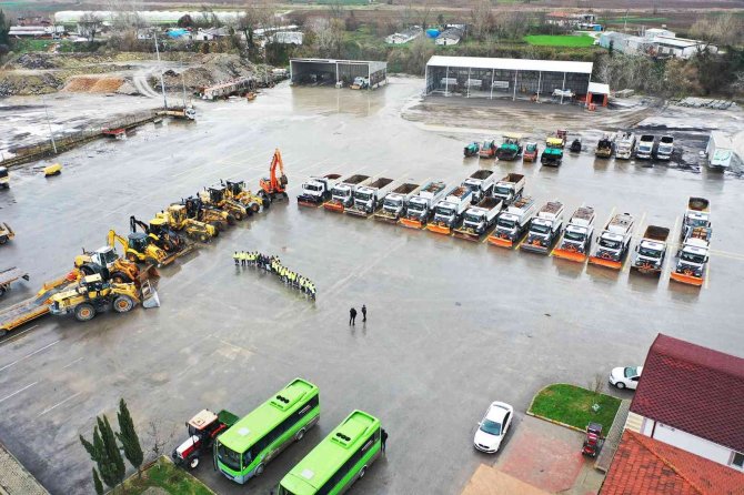 Sakarya Büyükşehir, 52 Araç Ve 88 Personelle Karla Mücadeleye Hazır