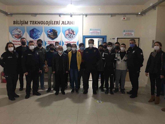 Şehitlerin İsimleri Sınıflara Verildi