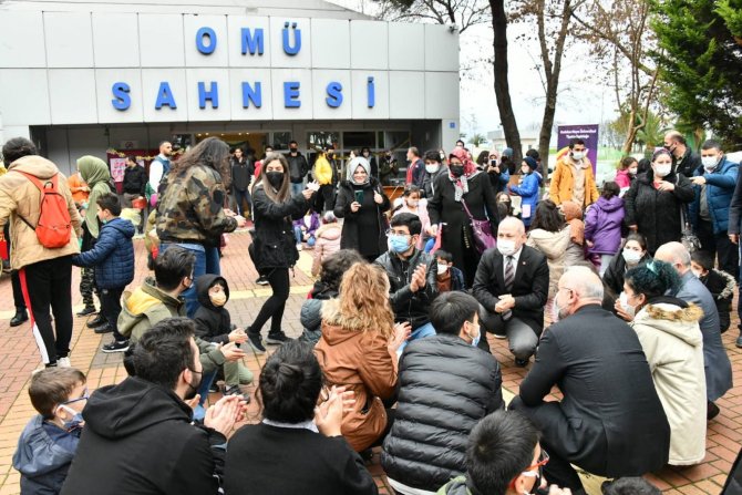 Vali Dağlı, Çocuklarla Birlikte Tiyatro İzledi