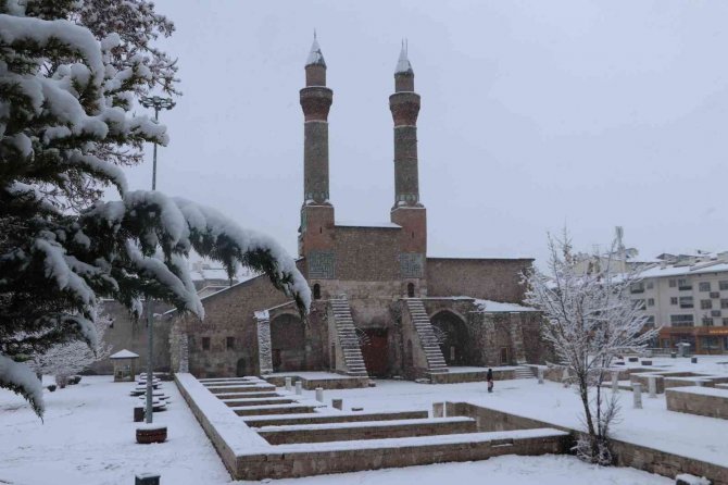 Sivas’ta 40 Köy Yolu Ulaşıma Kapandı