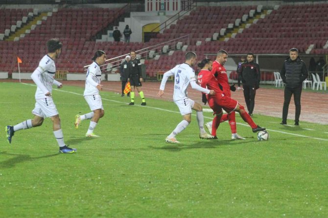 Spor Toto 1. Lig: Balıkesirspor: 3 - Altınordu: 4