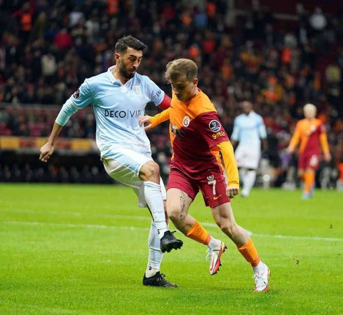 Spor Toto Süper Lig: Galatasaray: 0 - Medipol Başakşehir: 1 (İ̇lk Yarı)