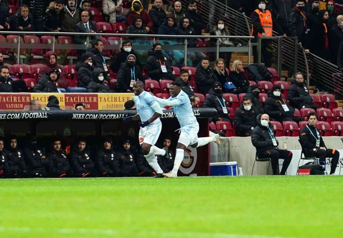 Spor Toto Süper Lig: Galatasaray: 0 - Medipol Başakşehir: 1 (İ̇lk Yarı)