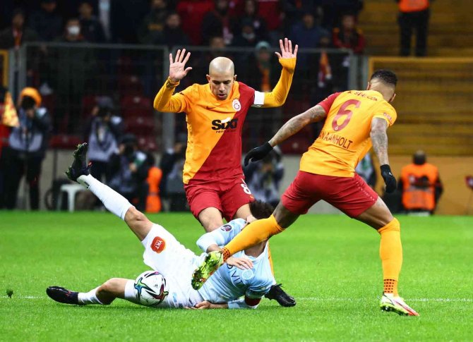Spor Toto Süper Lig: Galatasaray: 1 - Medipol Başakşehir: 1 (Maç Sonucu)