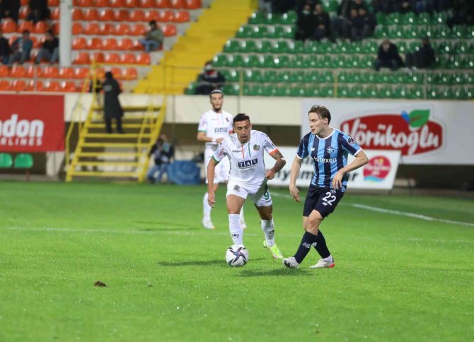 Süper Lig: Alanyaspor: 1 - Adana Demirspor: 2 (İ̇lk Yarı)