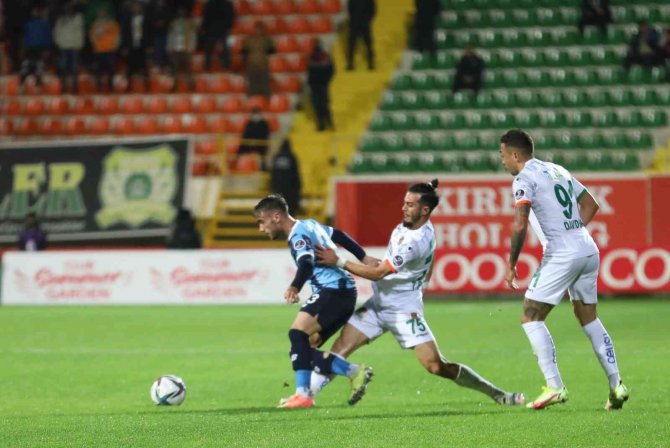 Süper Lig: Alanyaspor: 1 - Adana Demirspor: 2 (İ̇lk Yarı)