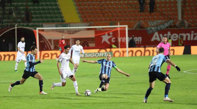 Spor Toto Süper Lig: Alanyaspor: 1 - Adana Demirspor: 3 (Maç Sonucu)