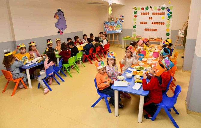Yüzlerce Çocuk Yerli Malı Haftası’nı Kutladı