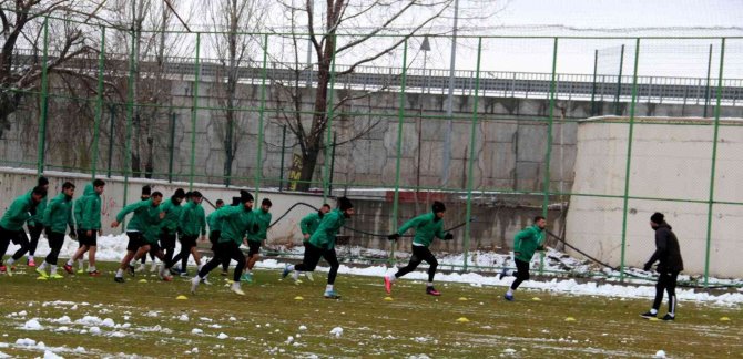 Sivas Belediyespor, Kar Altında Çalıştı